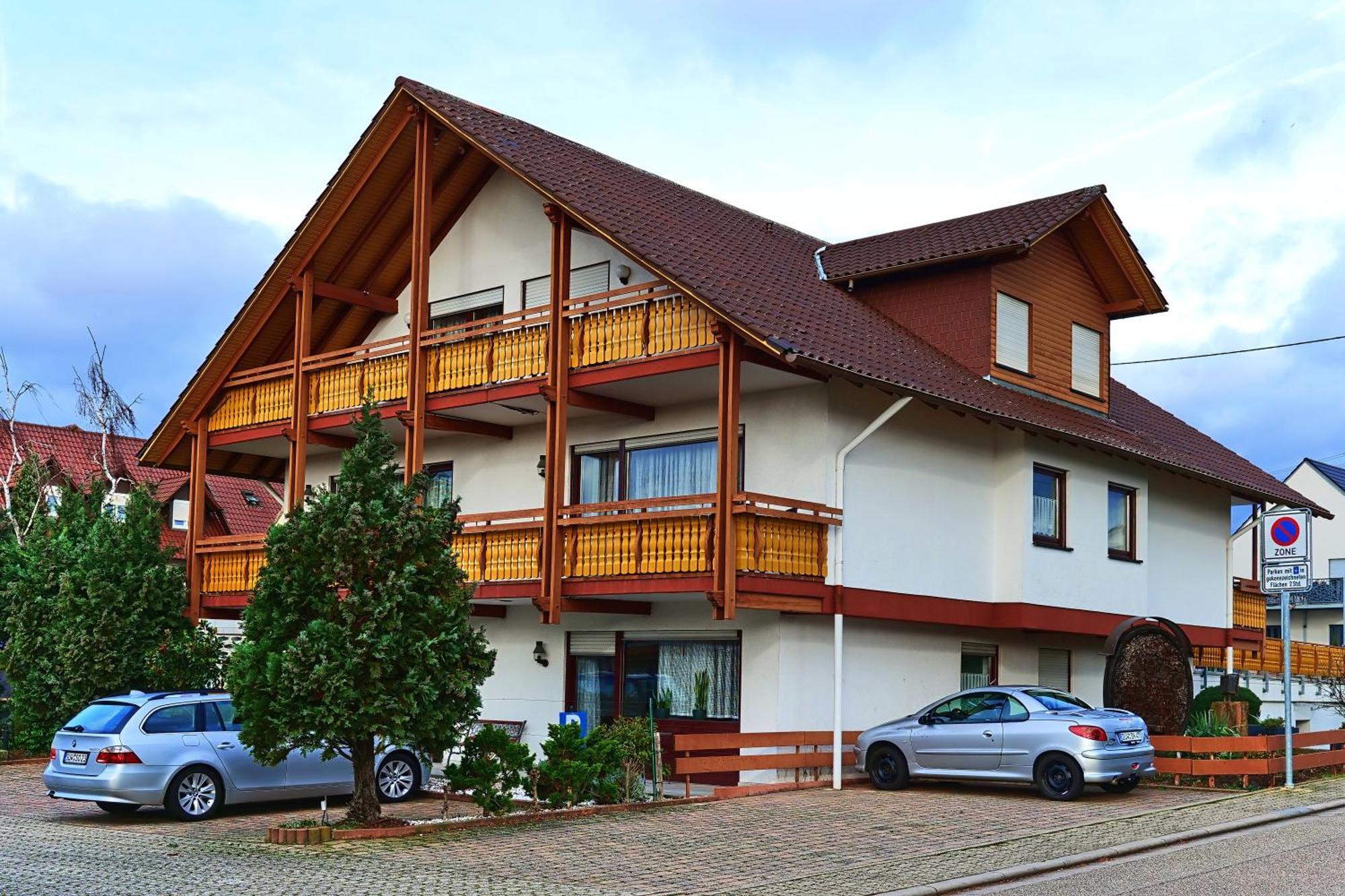 Hotel Garni Sebastian Kirrweiler  エクステリア 写真