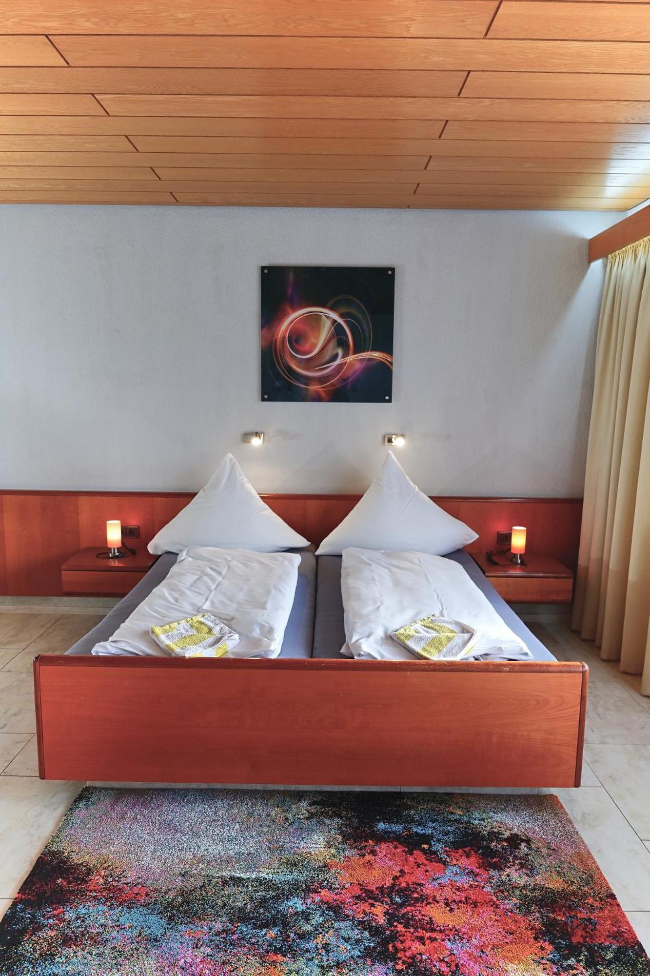 Hotel Garni Sebastian Kirrweiler  エクステリア 写真