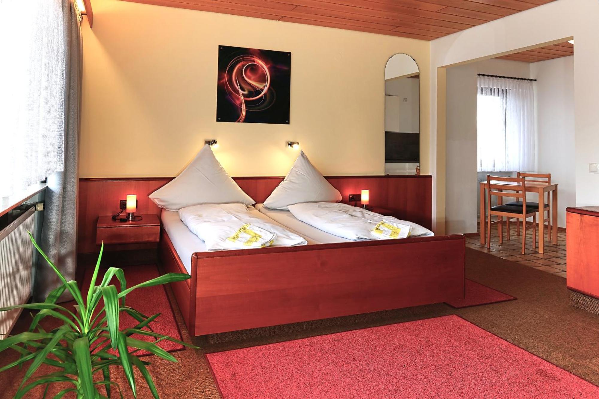 Hotel Garni Sebastian Kirrweiler  エクステリア 写真