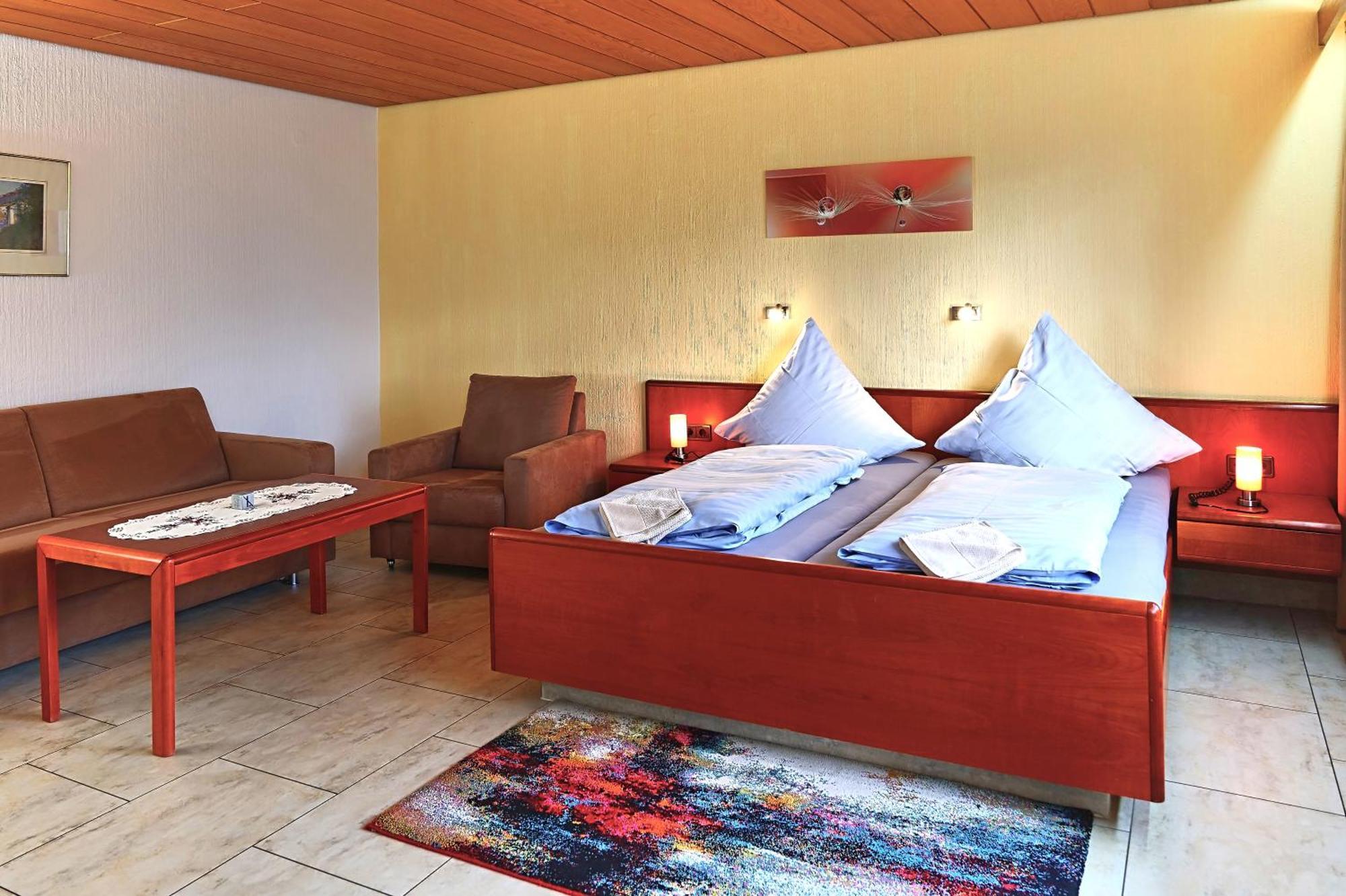 Hotel Garni Sebastian Kirrweiler  エクステリア 写真