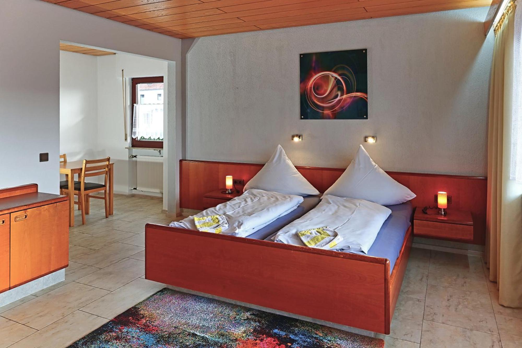Hotel Garni Sebastian Kirrweiler  エクステリア 写真