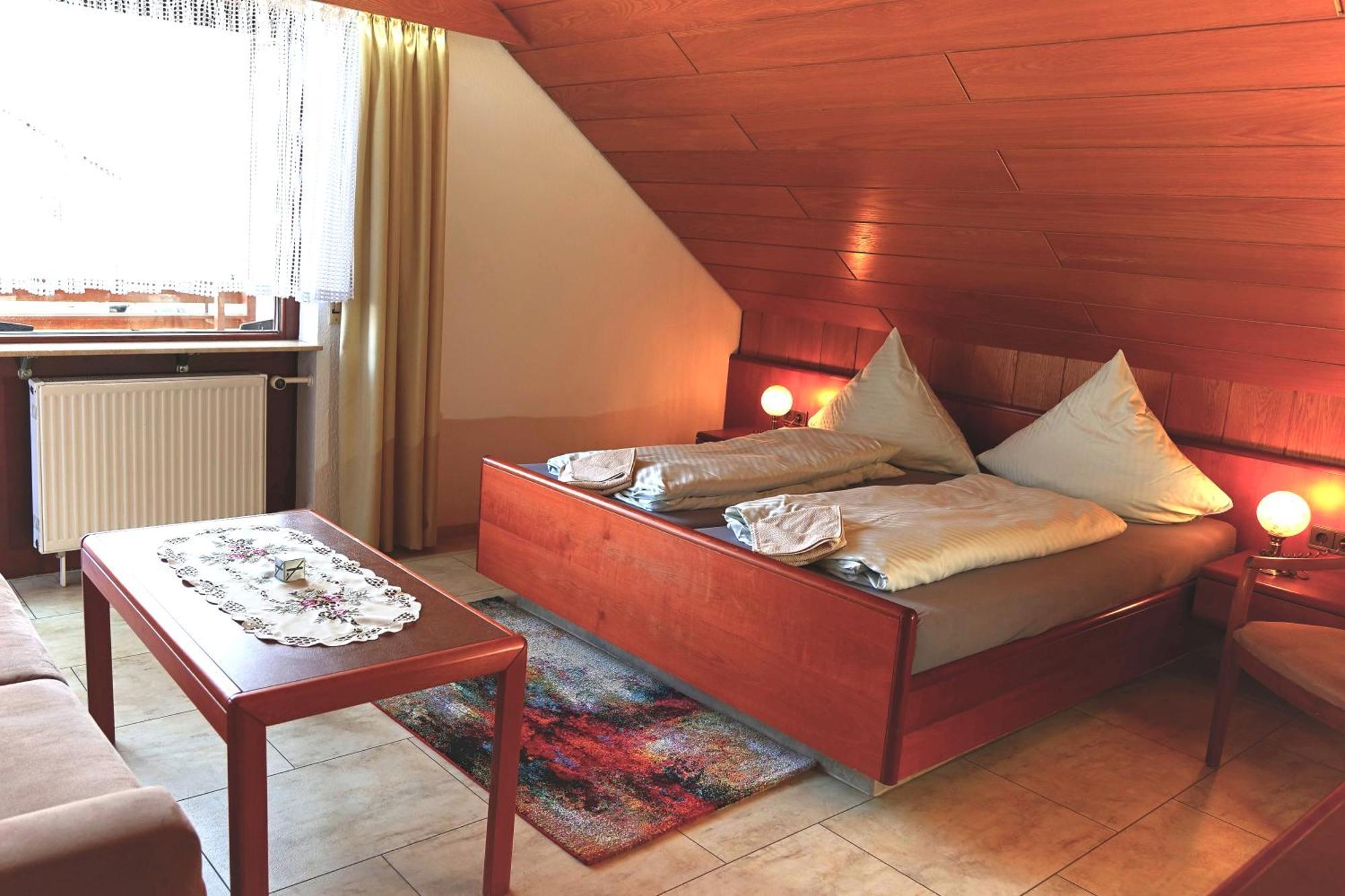Hotel Garni Sebastian Kirrweiler  エクステリア 写真