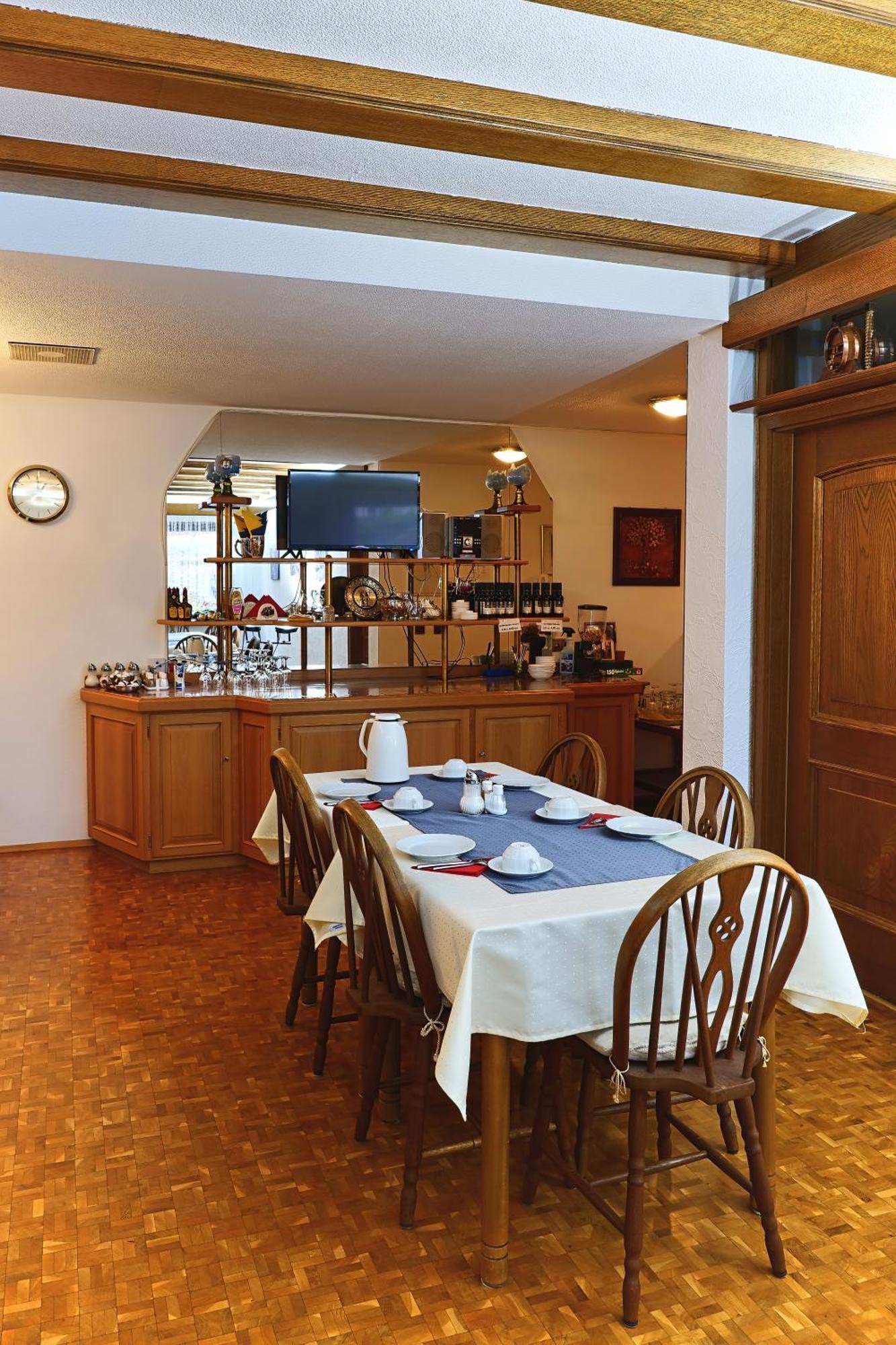 Hotel Garni Sebastian Kirrweiler  エクステリア 写真