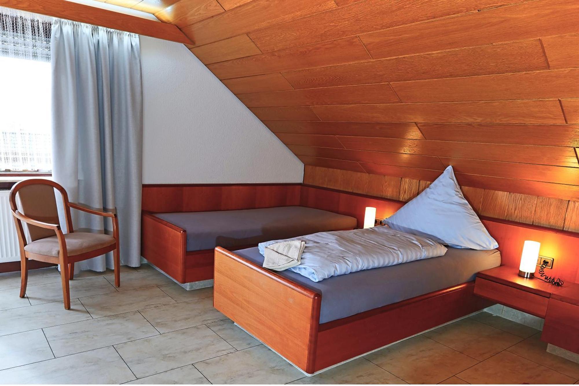 Hotel Garni Sebastian Kirrweiler  エクステリア 写真